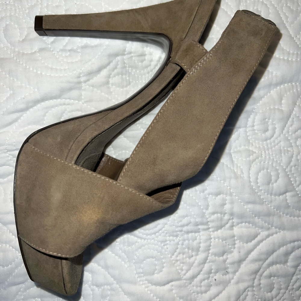 Worn 1 time - DVF HEALS